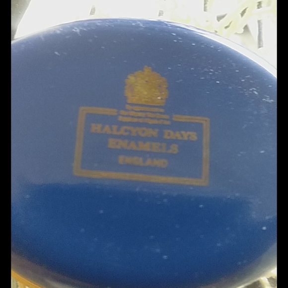 Halcyon enamel trinket box - Picture 2 of 4